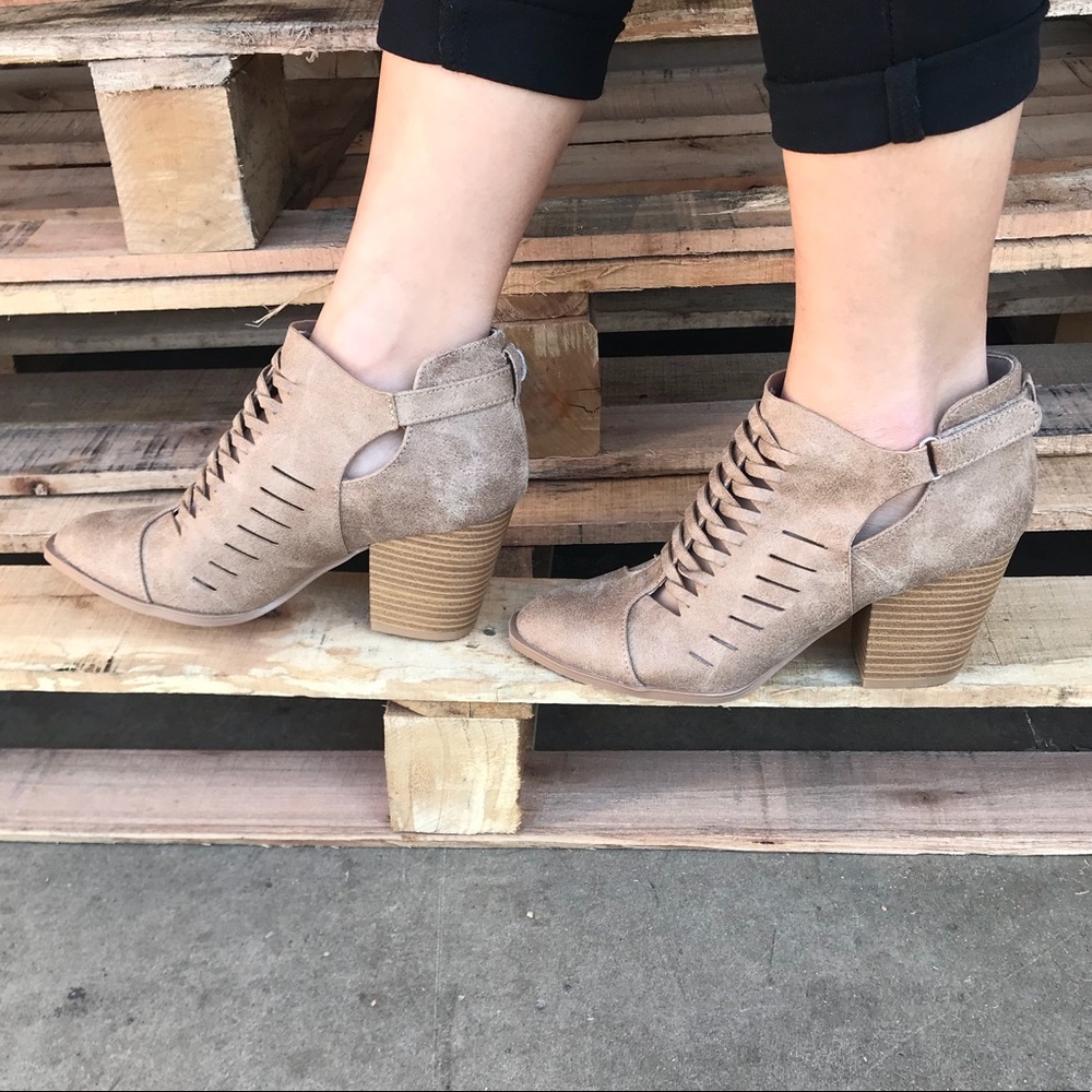 😍Restock❗️Woven Ankle Bootie Taupe - Picture 3 of 8